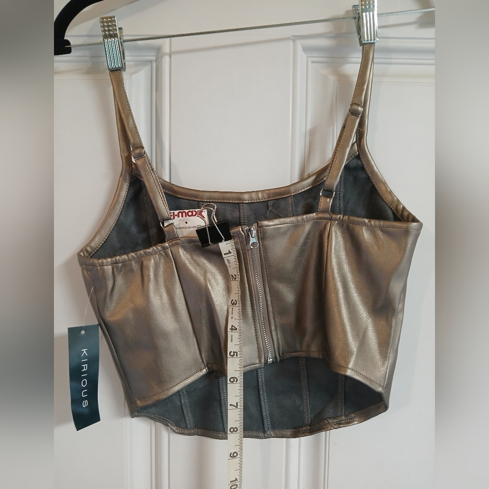 🦋 ABSOLUTELY ADORABLE 🦋 SNAG FOR A SUMMER NIGHT🦋Kirious cropped top - Picture 2 of 2